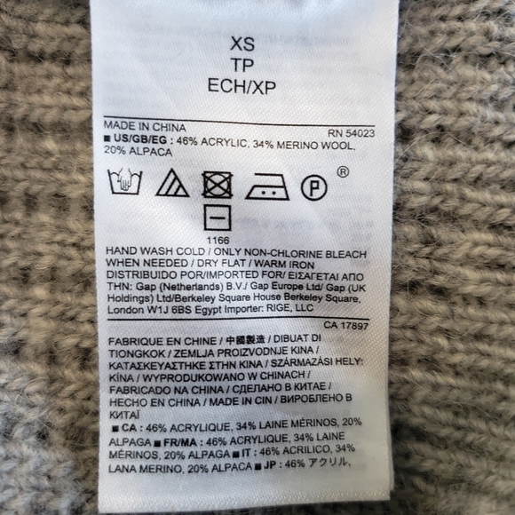 Banana Republic V Neck Chunky Sweater - Picture 5 of 5